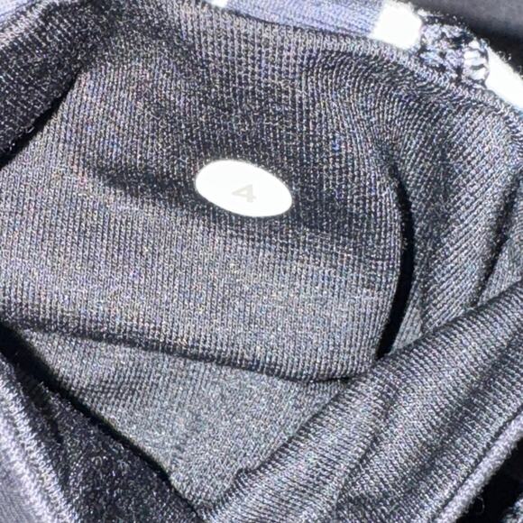 Lululemon Wunder Under Crop III Women's Sz 4 Black Ying Yang Stripe White Black - Picture 5 of 5